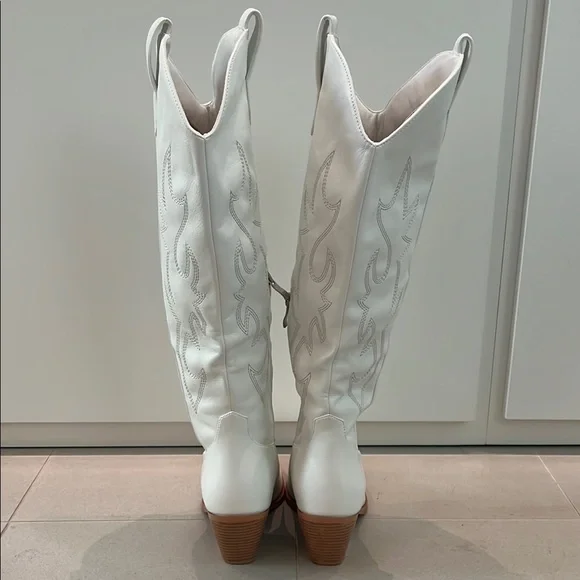 New White Leather Western-Style Women's Boots - Picture 10 of 15